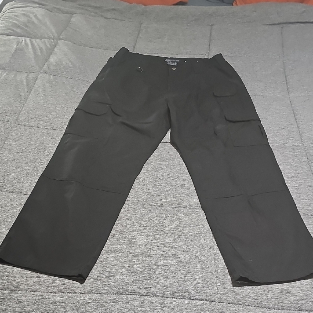 5.11 Tactical Series 34/30 Men's Black Cargo Pants